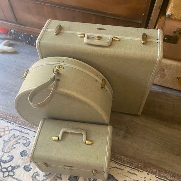Samsonite Handbags - Samsonite Sage Green Vintage 3-Piece Travel Luggage Set